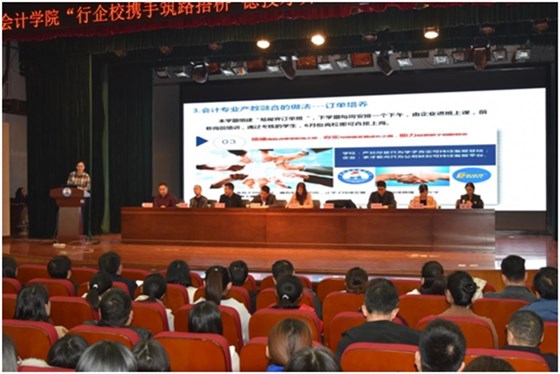 河南經(jīng)貿(mào)職業(yè)學(xué)院：“私人訂制式”創(chuàng)新人才供給新模式