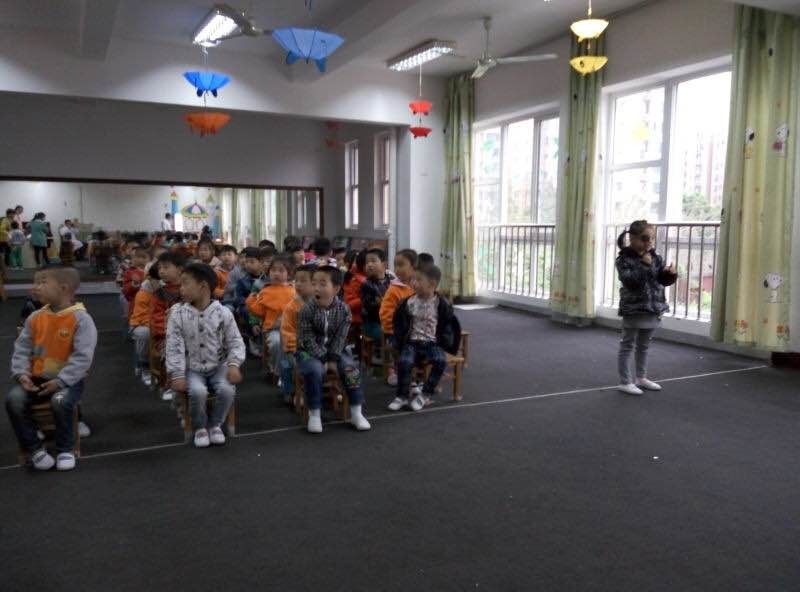 易視界走進(jìn)校園關(guān)愛孩子視力健康