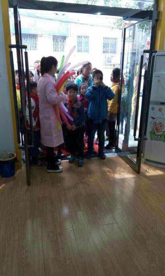 易視界鞏義店今天試營(yíng)業(yè)