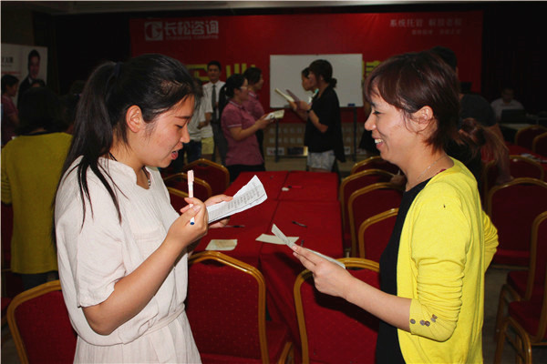 易視界伙伴們現場進行互動