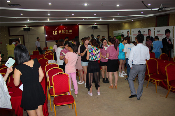 易視界伙伴們現場進行互動