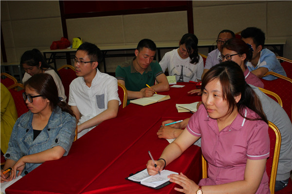 認真做筆記的易視界伙伴們