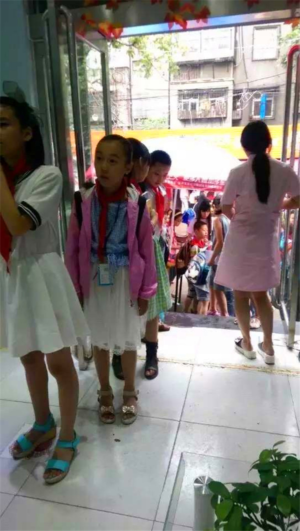 易視界走進學校免費視力普查