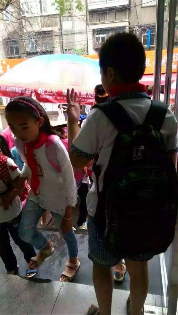 易視界走進學校免費視力普查