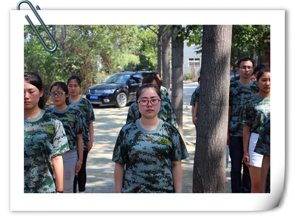 易視界精英們軍訓(xùn)中