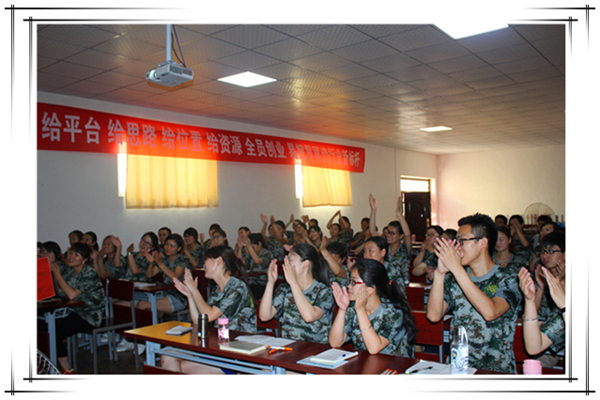 易視界伙伴們?yōu)榫实恼n程鼓掌