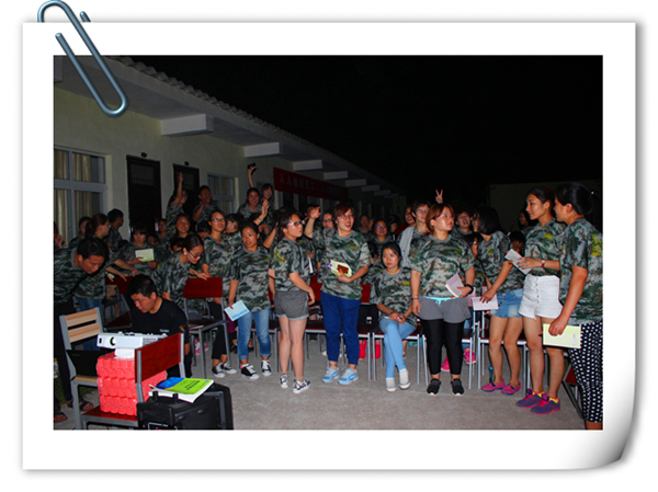 易視界伙伴們露天觀看電影<當(dāng)幸福來(lái)敲門>