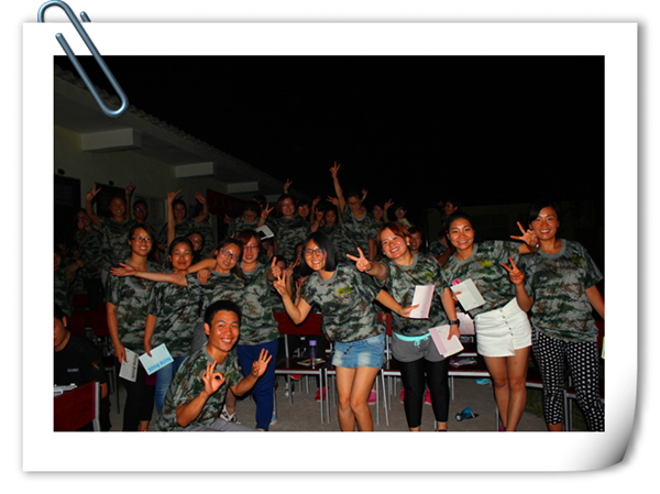 易視界伙伴們露天看電影<當(dāng)幸福來(lái)敲門>