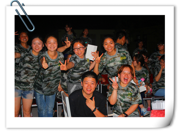 易視界伙伴們露天看電影<當(dāng)幸福來(lái)敲門>