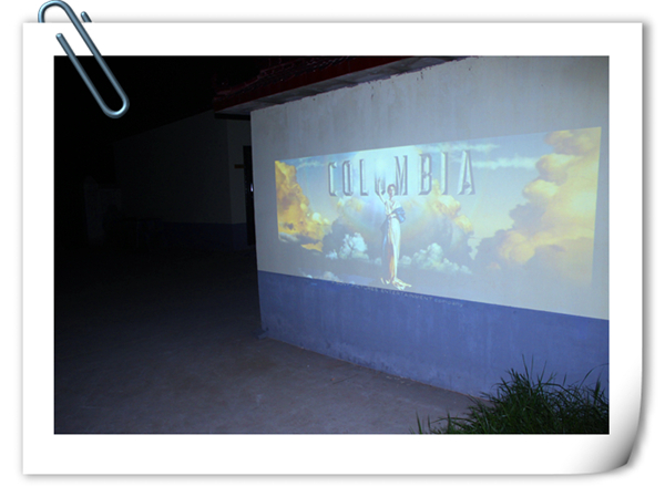 易視界伙伴們露天觀看電影<當(dāng)幸福來(lái)敲門>