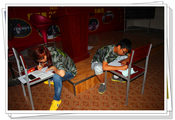 深夜了，還在認(rèn)真寫作業(yè)的易視界伙伴們