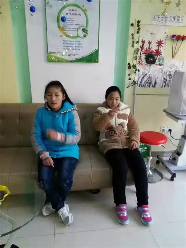 姐妹花來(lái)易視界店面矯正視力