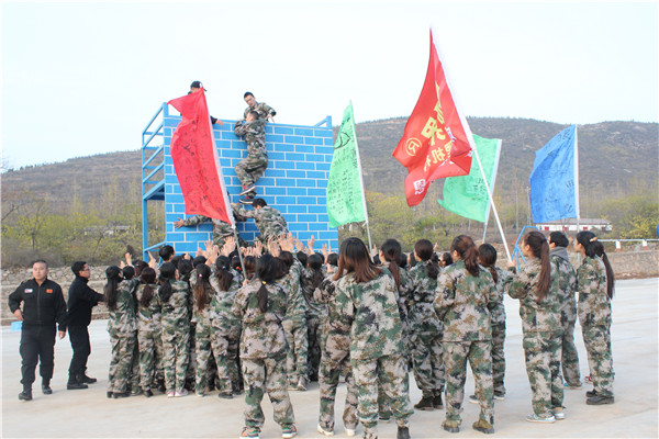 易視界精英們開始攀登畢業(yè)墻