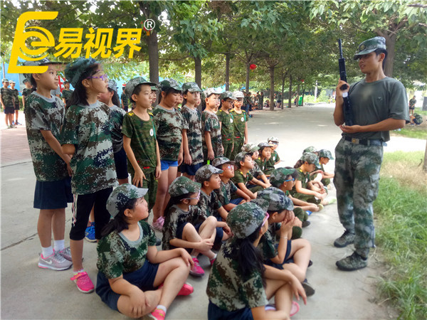 易視界第二屆夏令營今天的課程-練槍