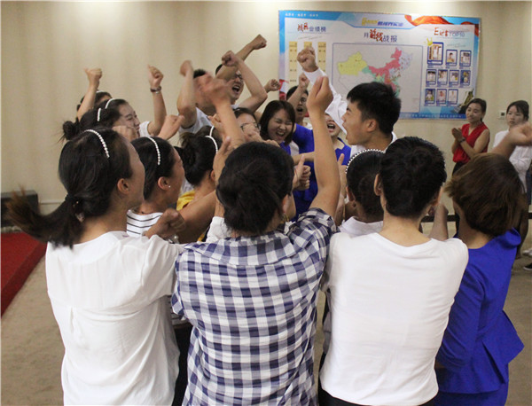 為了團(tuán)隊(duì)，每個(gè)人都在不斷努力突破自己