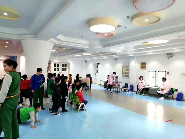 易視界走進東睿幼兒園普查視力