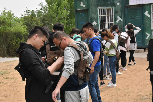 穿戴好裝備，準(zhǔn)備開戰(zhàn)