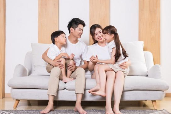 孩子要玩手機(jī)，爸媽應(yīng)該怎么辦