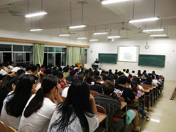 教師招考筆試第一，綜合第五未被錄取，竟然是視力惹的禍