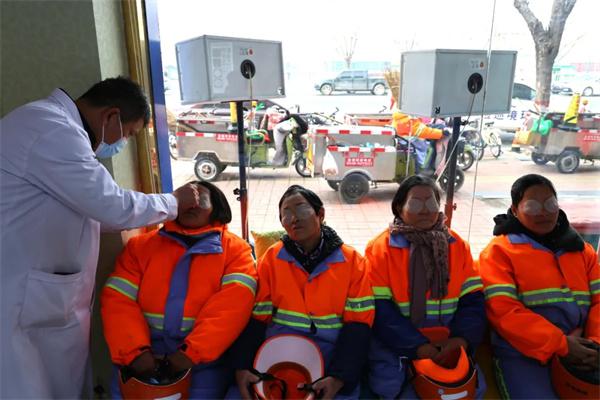 愛心聚焦！易視界300多副老花鏡暖了環(huán)衛(wèi)工人的心！