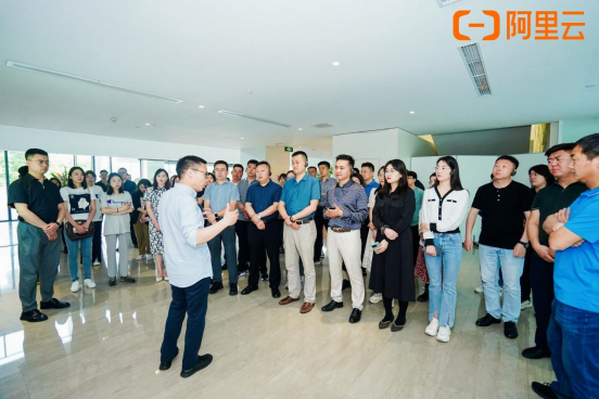 易視界創(chuàng)始人游學阿里巴巴 樹立頂尖行業(yè)目標