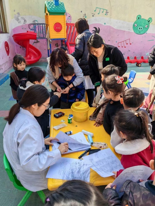 易視界走進(jìn)校園開展科學(xué)防控近視的活動