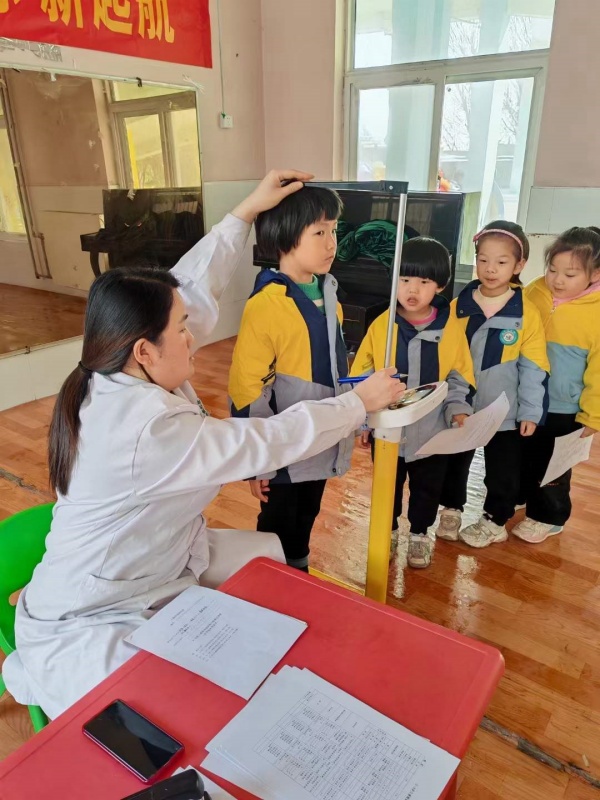 易視界走進(jìn)校園開展科學(xué)防控近視的活動