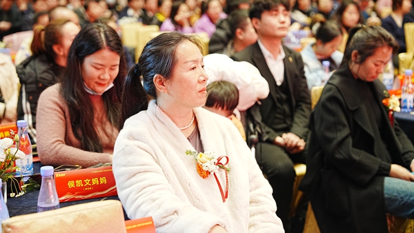 易視界17載感恩如光同行共同守護清晰視界客戶答謝會圖集