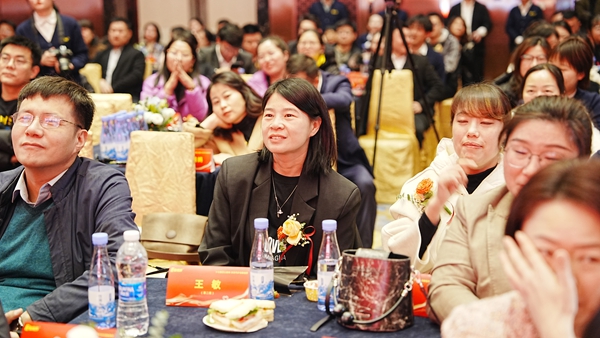 易視界17載感恩如光同行共同守護清晰視界客戶答謝會圖集