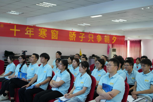 校企聯(lián)動(dòng)新標(biāo)桿：易視界打造“畢業(yè)即就業(yè)”的直通車(chē)