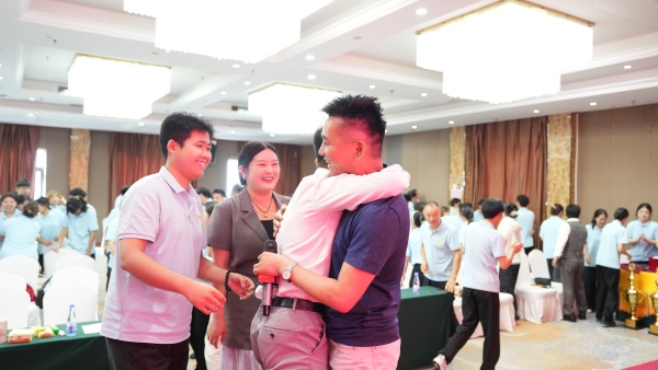 易視界2025年8月嘉獎會暨9月啟動大會精彩圖集