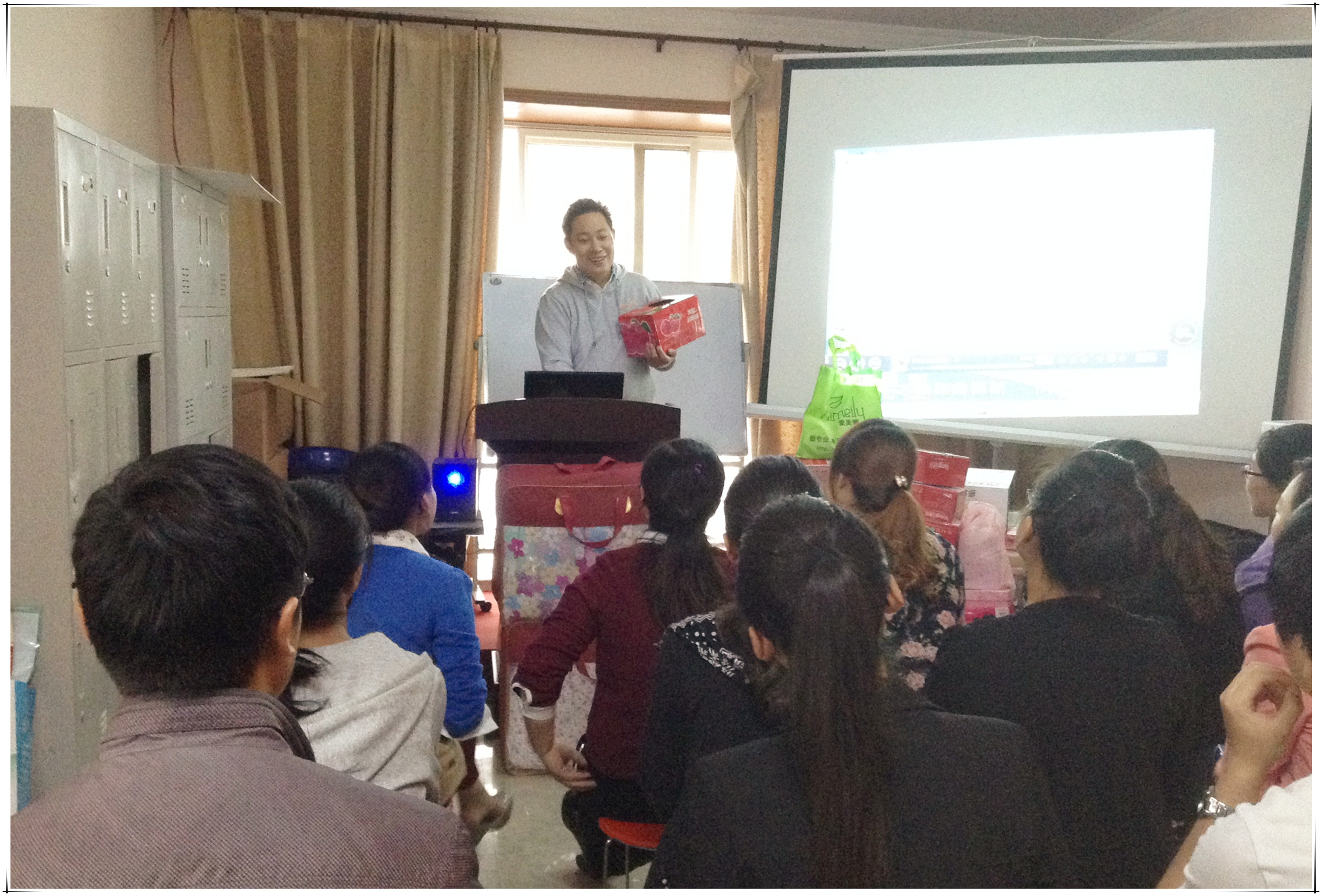 易視界八月總結(jié)大會(huì)