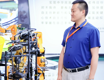 易視界品牌創(chuàng)始人深入學(xué)習(xí)認(rèn)真聆聽