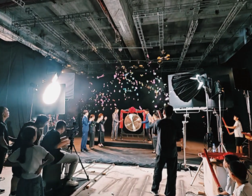 易視界拍攝現(xiàn)場(chǎng)，每一幀驚艷背后，都是汗水澆灌的堅(jiān)持